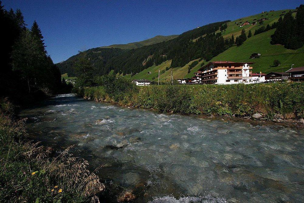 Natur- & Wanderhotel Tuxertal Exterior foto